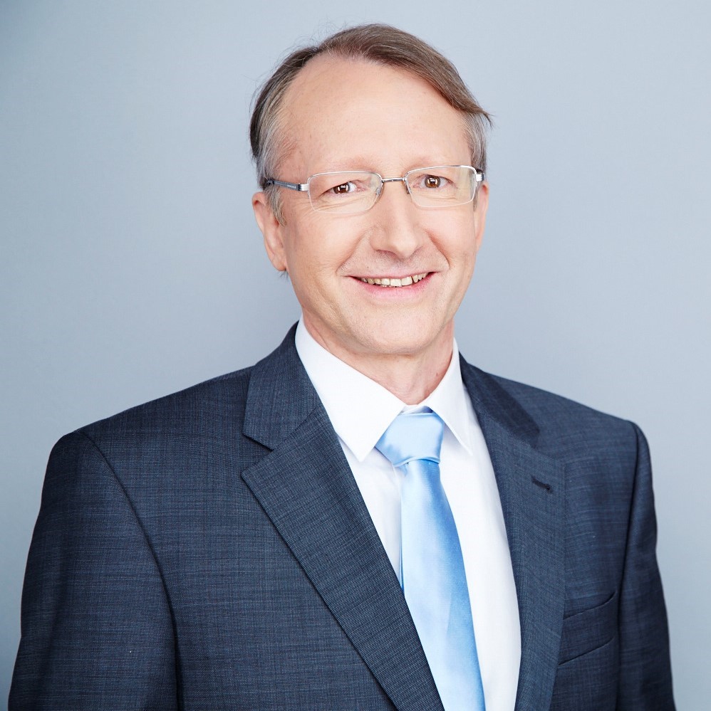 DR. ALAIN GELOEN
